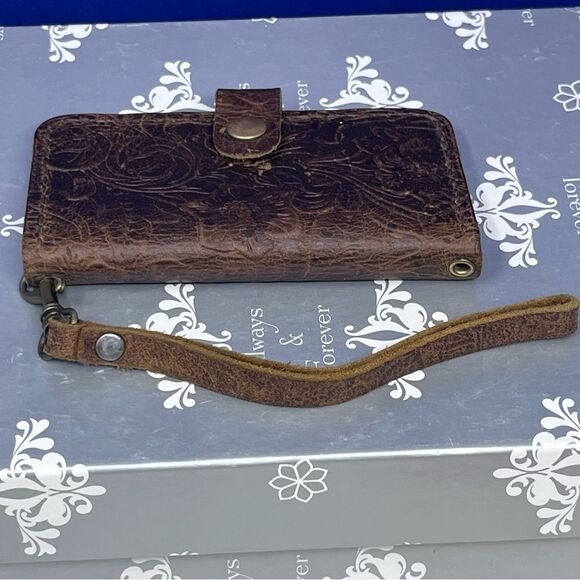 Vintage Tooled Floral Embossed Leather Wristlet - Picture 4 of 9